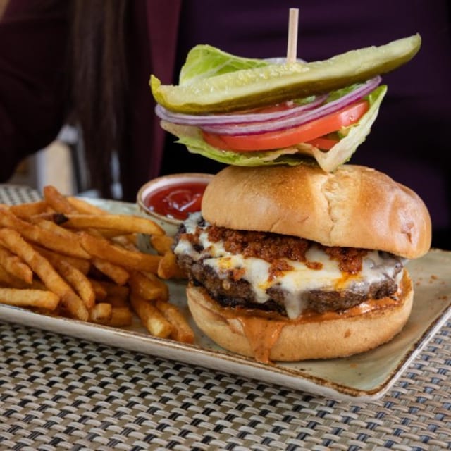 Choriqueso Burger.